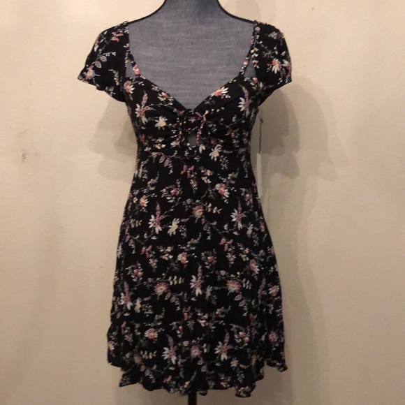 Dresses & Skirts - Floral mini dress
